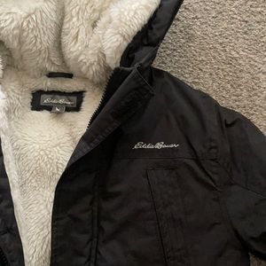Eddie Bauer winter coat for boys or girls. Very good material and warm